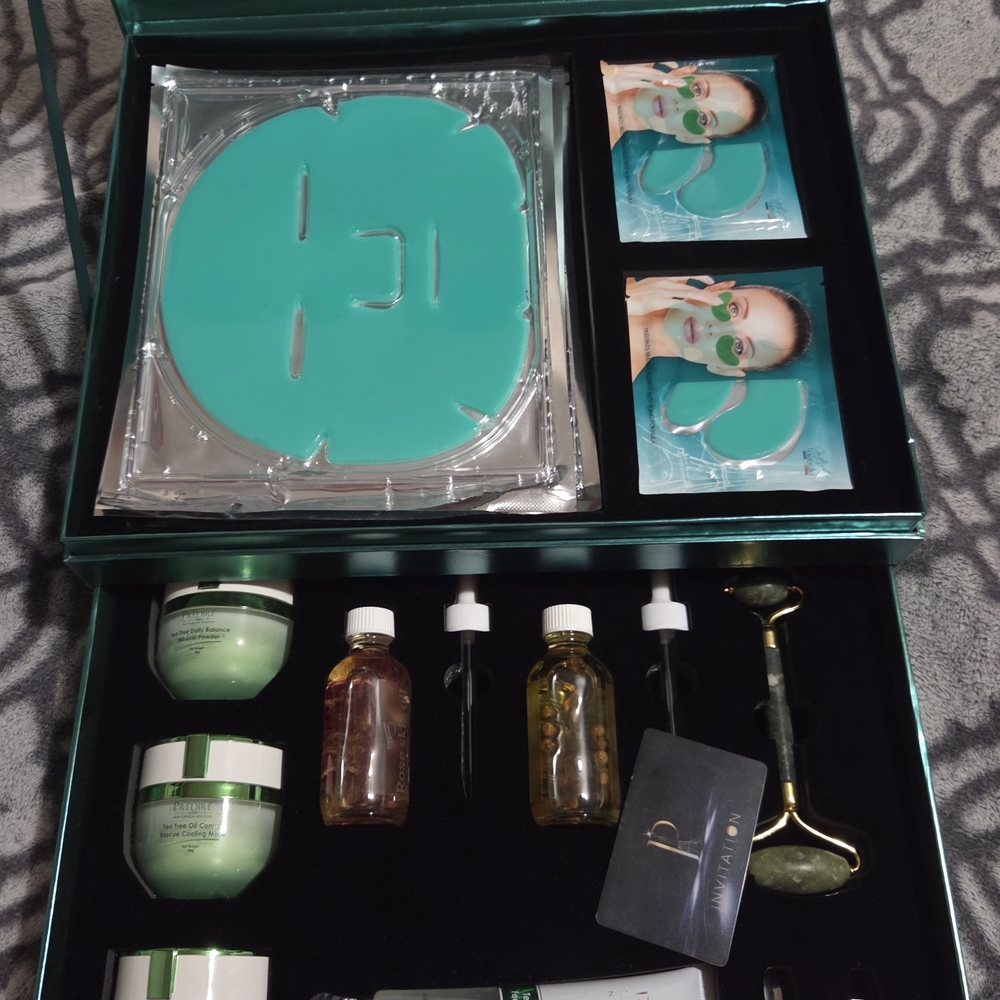 Predire Paris 32 Piece Tea Tree Skin Care Set